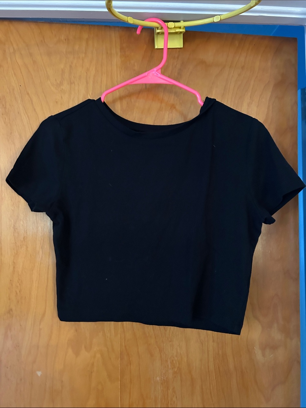 wild fable Black Cropped Tee - Short Sleeve Crew Neck